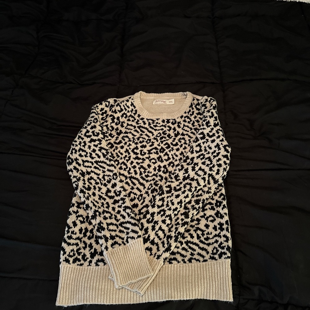 A cute small sweater perfect for casual wear and winter.